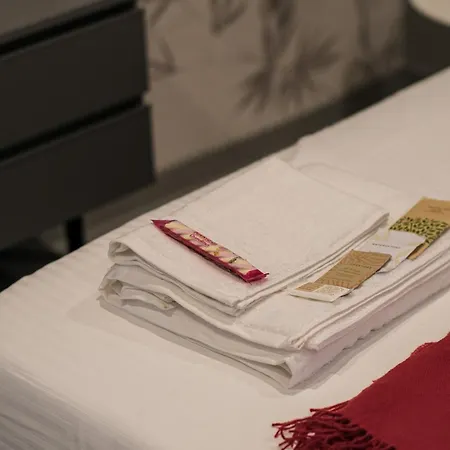 アパート Moss & Stone - 3 Min Walk To Piazza Vittoria *